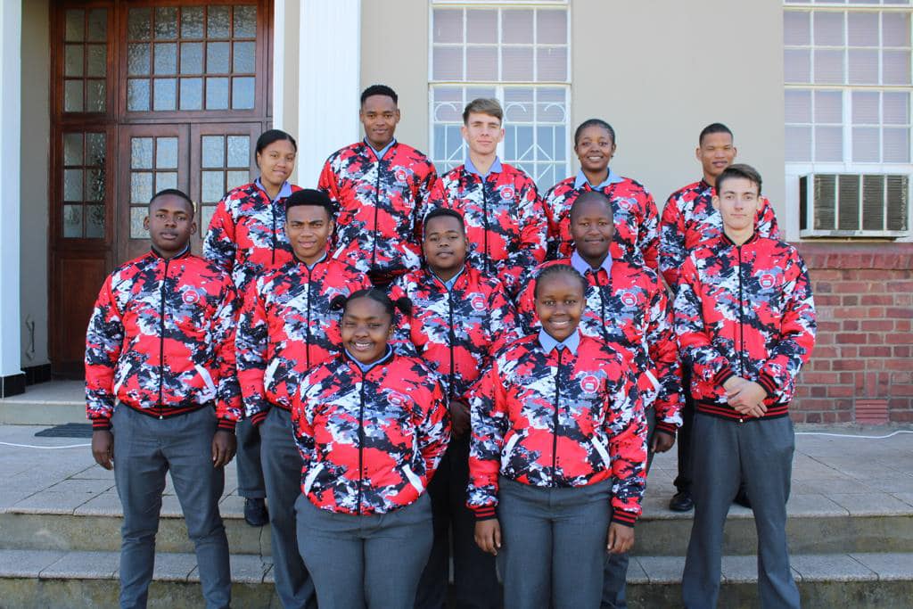 Ons skoolverlaters spog met hul nuwe tops!